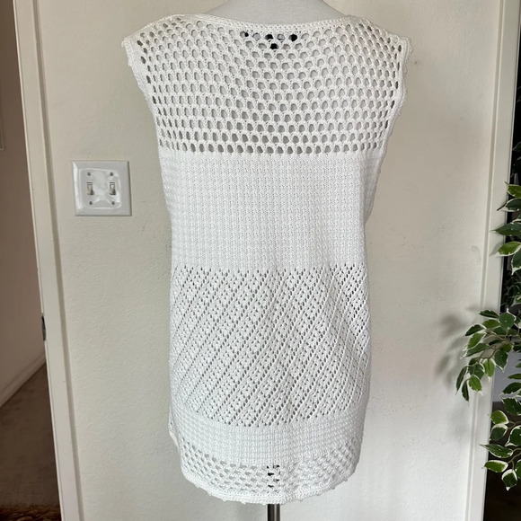 White open stitch crochet tank Medium - Picture 3 of 9